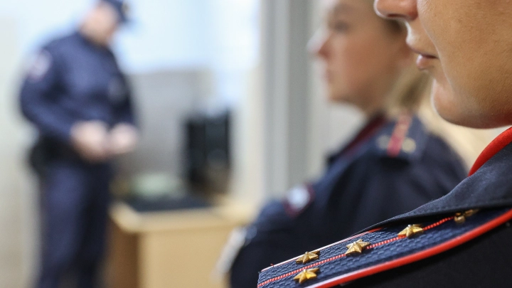 Оторвал погон и угрожал: челябинец напал на полицейского
