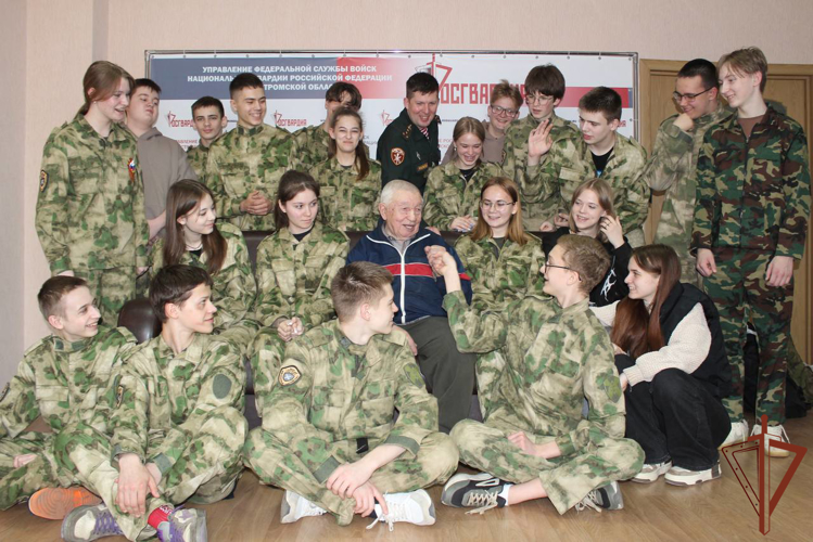 К акции «Диктант Победы» в Костроме присоединился 93-летний ветеран войск правопорядка 