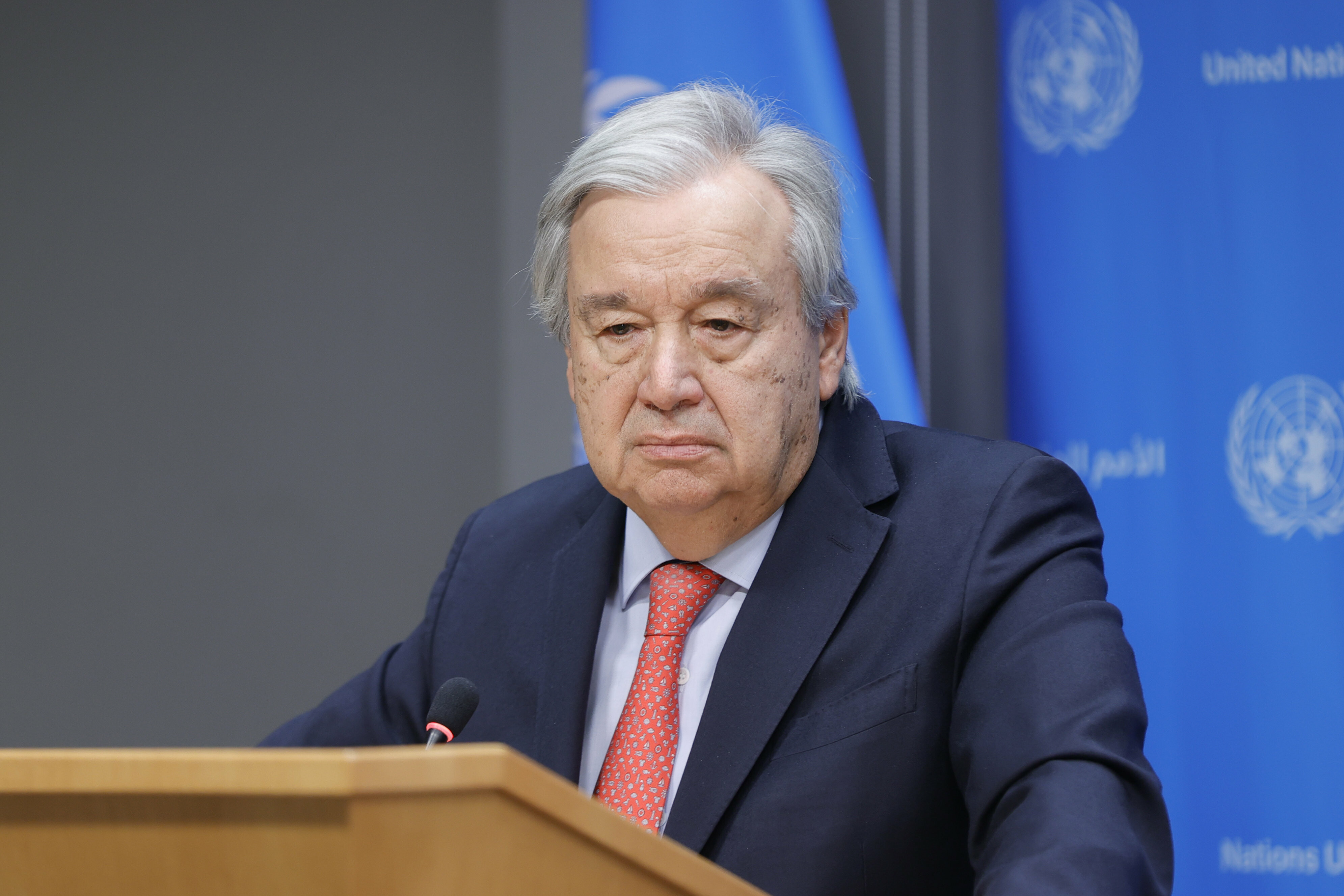 Сложные задачи на проценты 6 класс. Метод пропорции. Задачи хлебобулочные изделия. Город до 100000 жителей. Сколько примерно ответов.