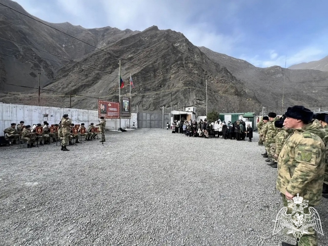 Военный оркестр Росгвардии поздравил с наступающим Новым годом сослуживцев, выполняющих задачи в отдаленных районах Дагестана