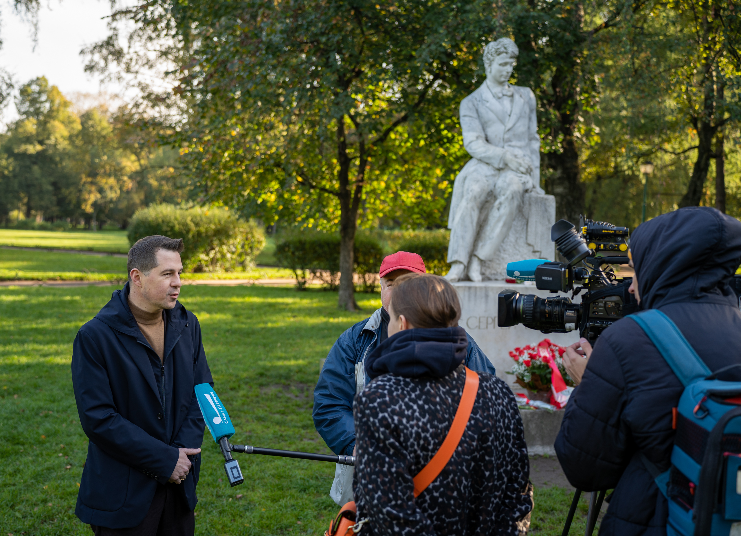 Петербург почтил память Сергея Есенина8