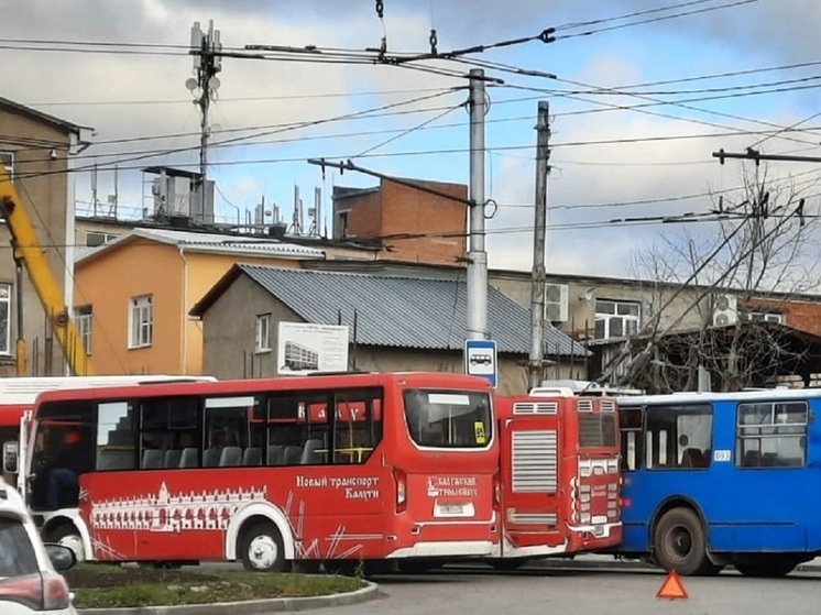 На два маршрута Правобережье Калуги увеличили число автобусов