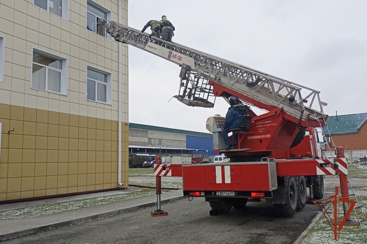 Росгвардия и МЧС провели совместное пожарно-тактическое учение
