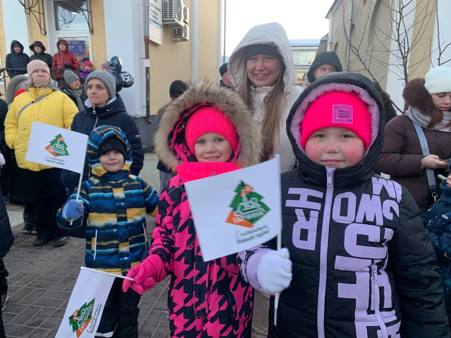 Дедушки Морозы открыли каток в Гатчине