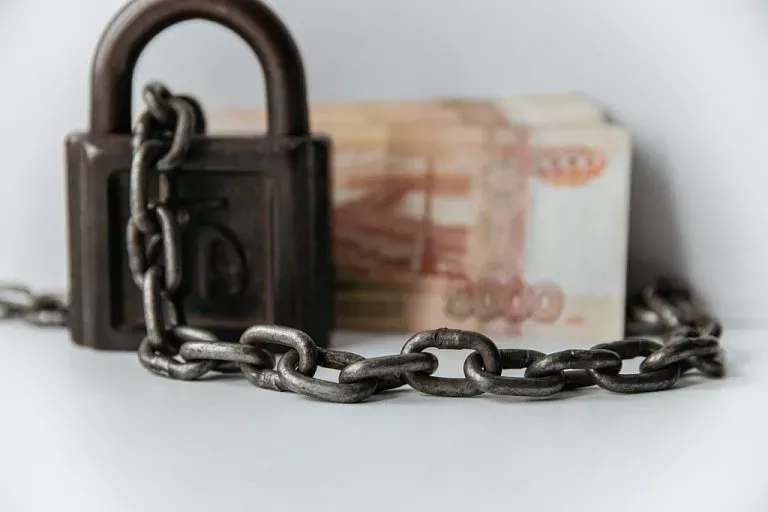 В ХМАО коррупционер избил полицейских при своем аресте, пытаясь сбежать