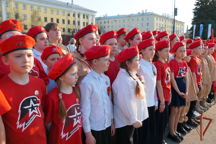 В Кирове подшефные росгвардейцев приняли участие в церемонии принятия Присяги (видео)