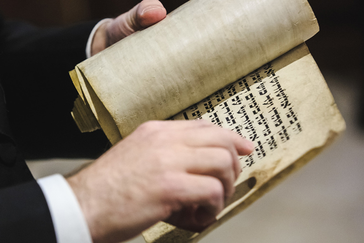 Наши собеседники, близкие к школе, утверждают — еврейская составляющая остается. Сохраняется один академический час, посвященный изучениям еврейских традиций, а также по сей день школа отмечает национальные праздники и сохраняет традиции