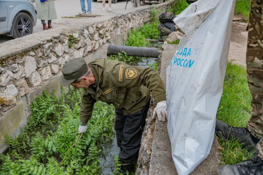 Севприроднадзор расчищает берега Балаклавки