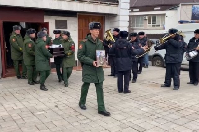 Погиб под Авдеевкой: в Оренбурге простились с Владимиром Булычевым.