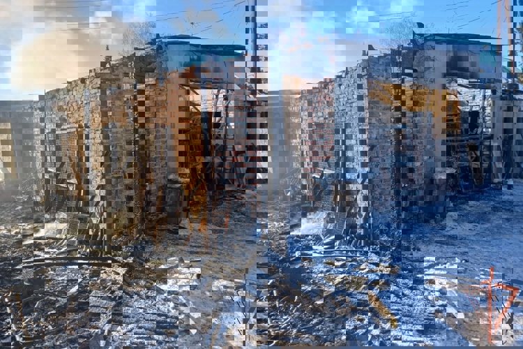 Сотрудники Росгвардии спасли жилой дом от пожара в Новосибирской области