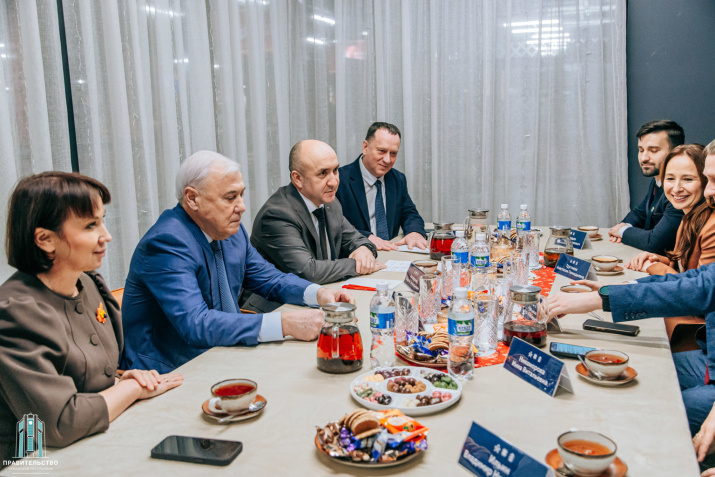 Участники деловой встречи. Фото: пресс-служба правительства Чувашской Республики