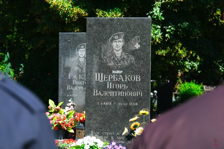 В Калининграде сотрудники ОМОН Росгвардии почтили память боевого товарища, погибшего при исполнении служебного долга