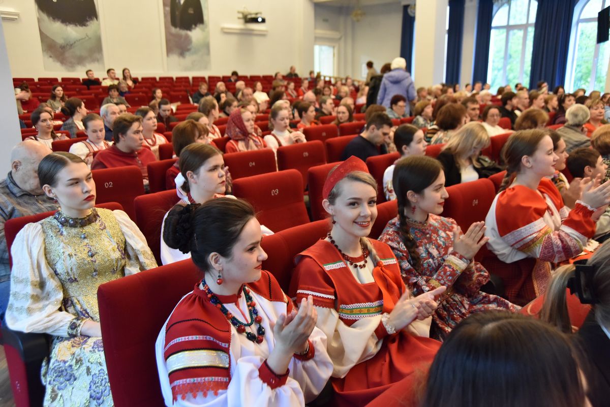 На сцене Дома ученых им. А.П. Александрова подвели итоги первого Всероссийского конкурса народно-певческого искусства