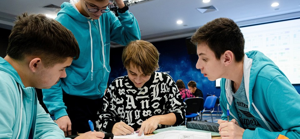 Научное образование сайт. Сириус центр для одарённых детей. Сириус в 15 лет. Образовательная программа от Сириуса в Омске в портартуре.