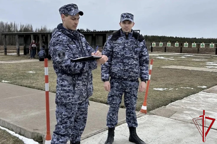 Сотрудники вневедомственной охраны Петербурга и Ленобласти приняли участие в чемпионате по служебному биатлону