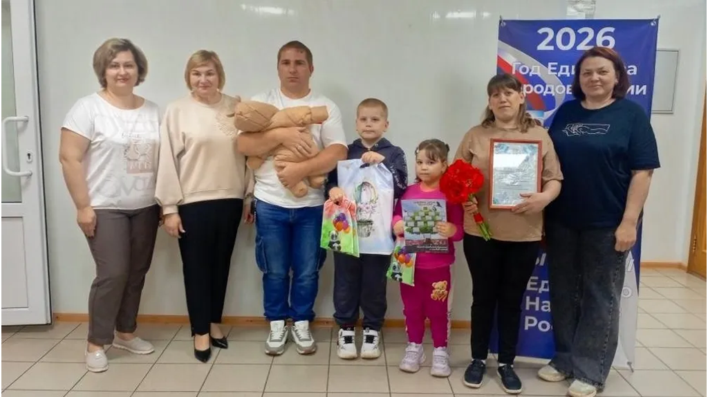 В Брасовском районе многодетной семье вручили сертификат на семейный капитал