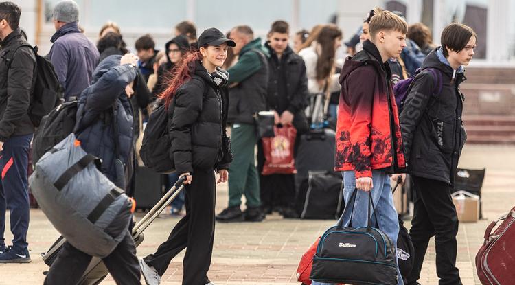 Белгородские дети смогут остаться в других регионах России до конца учебного года