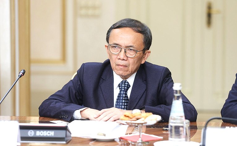 Встреча Николая Журавлева с членом Политбюро Народно-революционной партии Лаоса, Председателем Центрального комитета Лаосского фронта национального развития