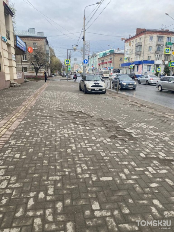 Мастера томской парковки: чудеса на тротуарах и поблизости