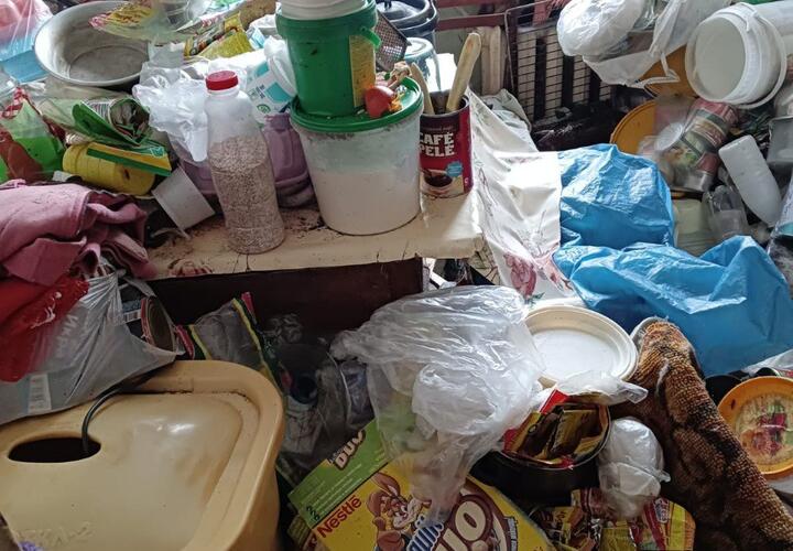 В Краснодаре от газа отключили захламленную квартиру