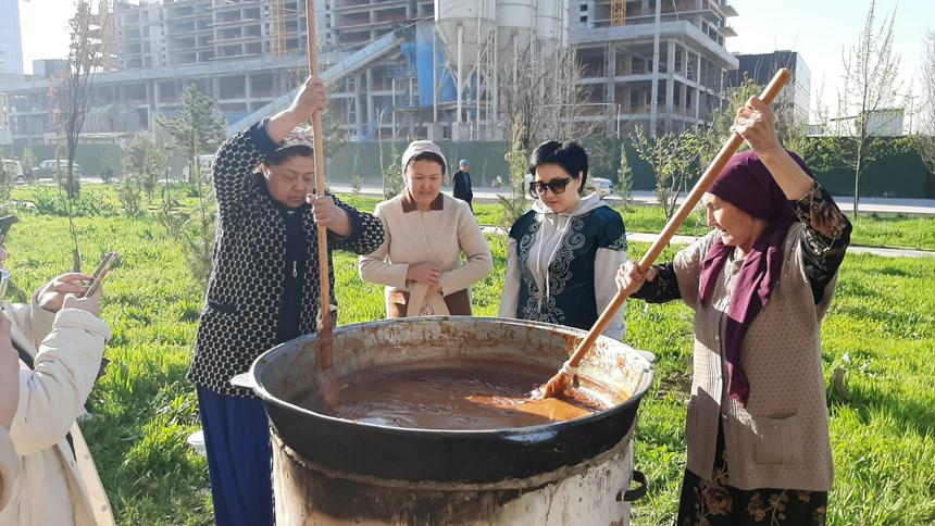 Сумалак что это такое. Навруз сумаляк. Узбекский сумаляк. Сумаляк блюдо. Сумаляк фото.