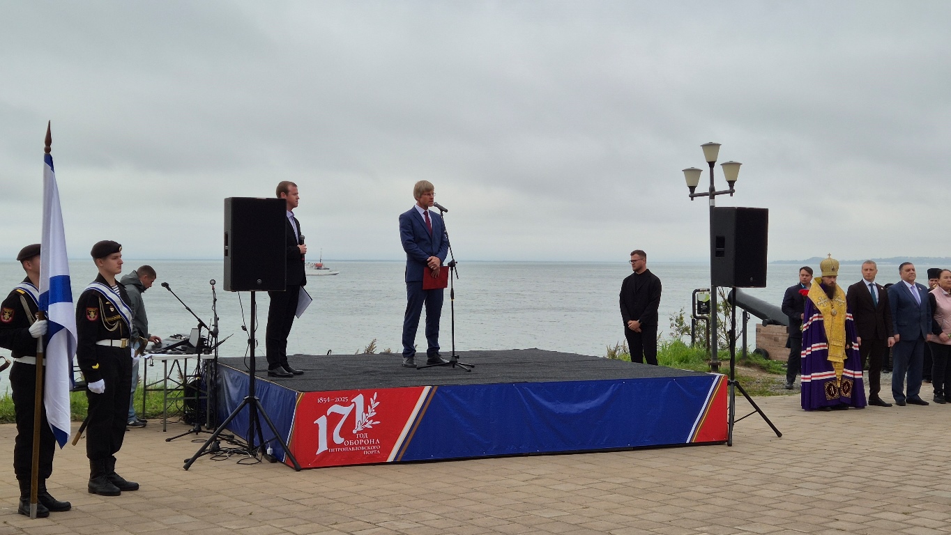 Победа наших предшественников является ярким свидетельством беспримерного мужества, героизма и самоотверженности, - сказал Глава города Евгений Беляев о героической обороне Петропавловска