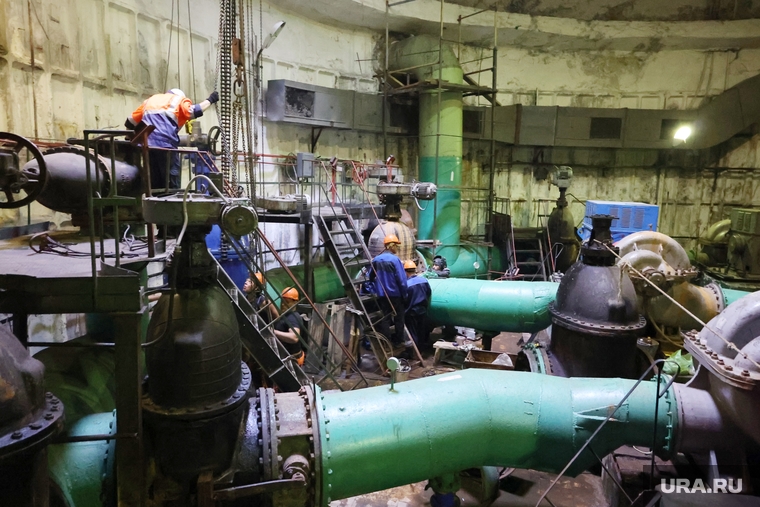 Процесс установки задвижек большого диаметра на очистных сооружениях водопровода «Арбинка». Курган, водоканал, водный союз, арбинка