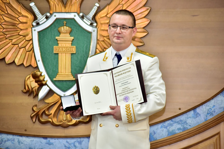 Начальник Управления Росгвардии по Орловской области поздравил личный состав прокуратуры с профессиональным праздником