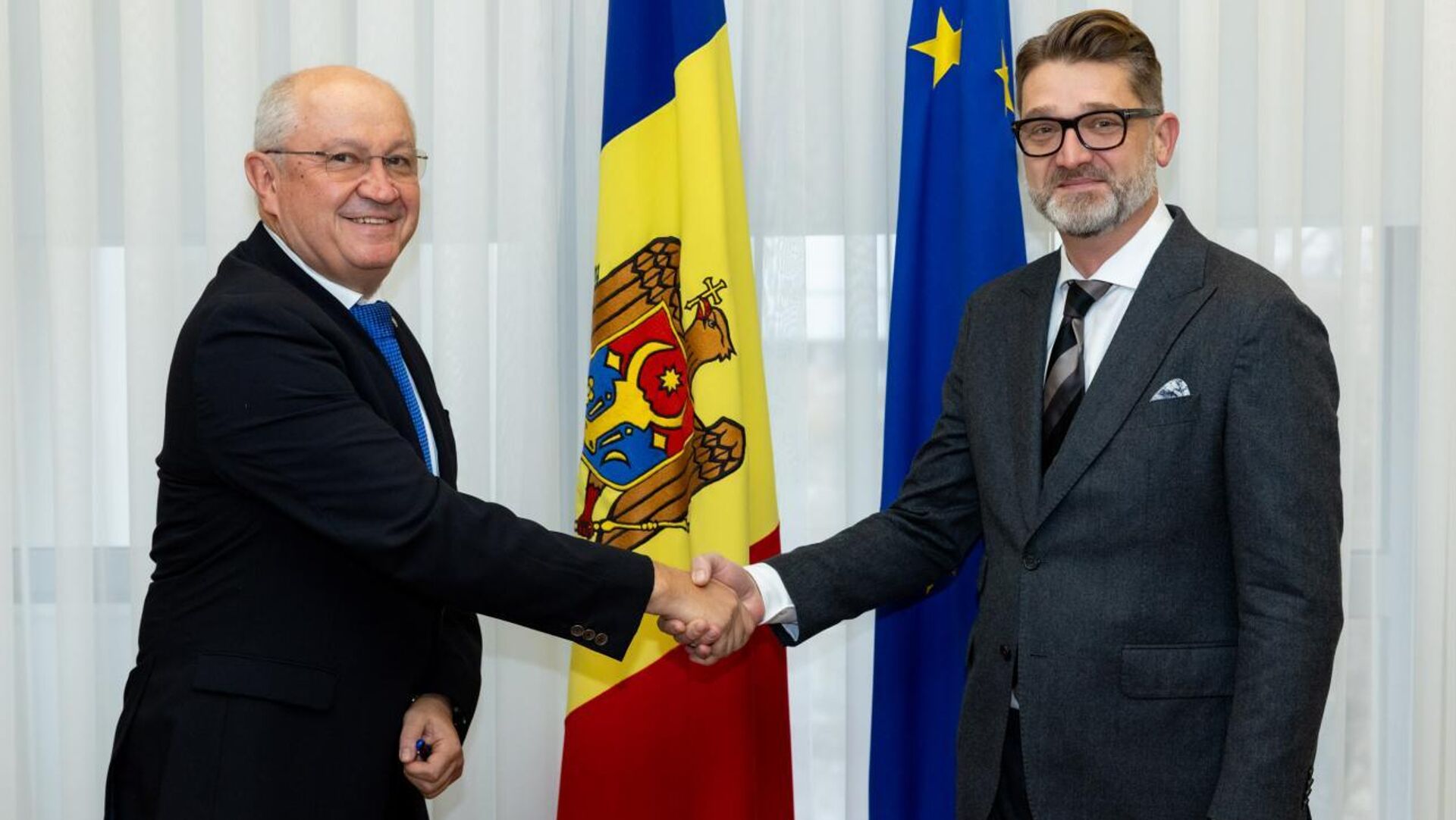 Премьер Молдовы Мунтяну пообещал послу Румынии особое сотрудничество - Sputnik Молдова, 1920, 06.11.2025