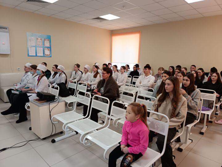 Фестиваль «Ангелы в белых халатах» открыл двери в мир медицины для молодежи Мензелинска