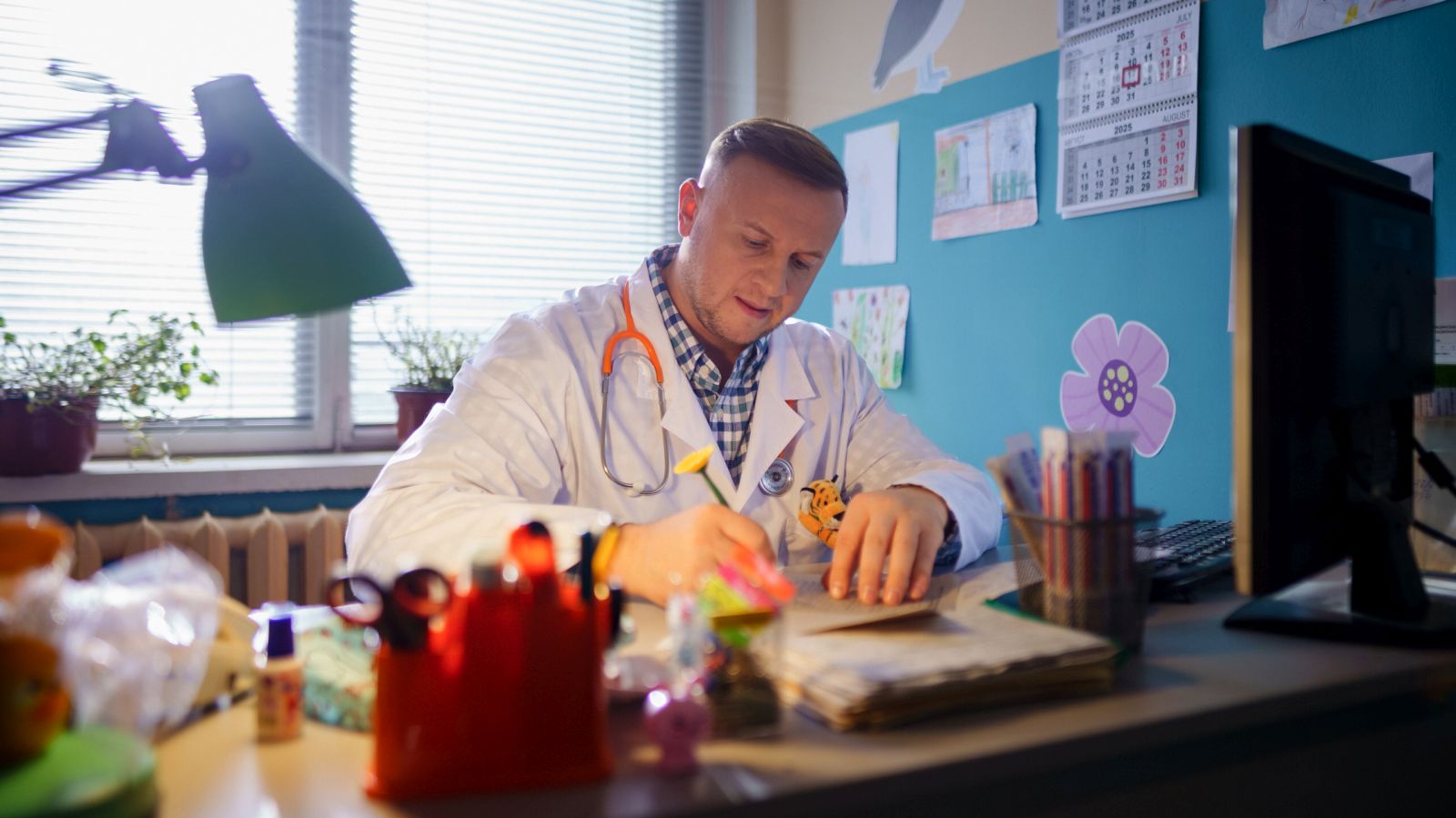 Дмитрий Журавлев устроился педиатром в районную больницу