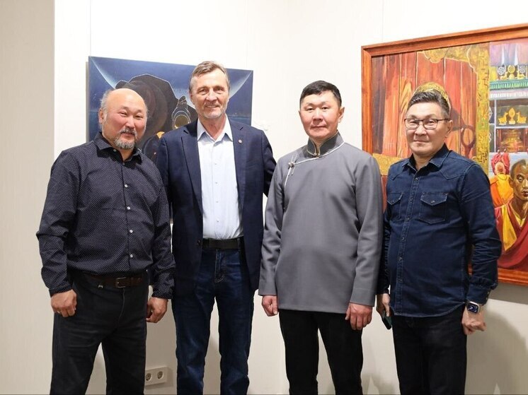 Художники Бурятии вернулись домой с открытия выставки «Сугтаа» в Москве