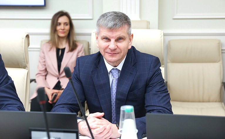 Геннадий Голов