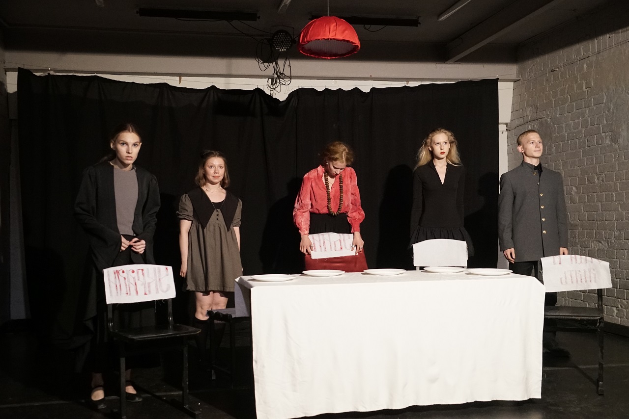 Экзамен по режиссуре сдали студенты 3 курса ЕГТИ мастерской Е.Г. Царегородцевой