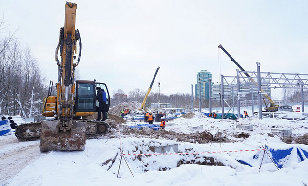 Чиновники проверили строительство фиджитал-центра в Кирове