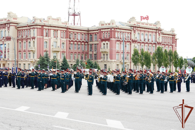 Более 400 росгвардейцев приняли участие в парадах Победы в Ростове-на-Дону и Волгограде