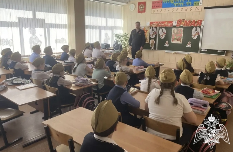 Патриотический урок памяти, посвященный истории Великой Отечественной войны, провел офицер Росгвардии в Воронеже