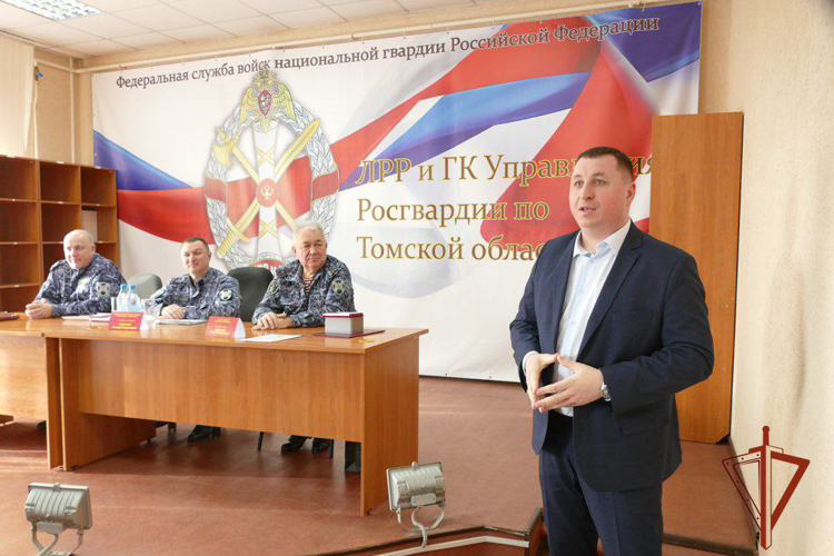 Личный состав подразделений лицензионно-разрешительной работы и государственного контроля Росгвардии чествовали в Томске