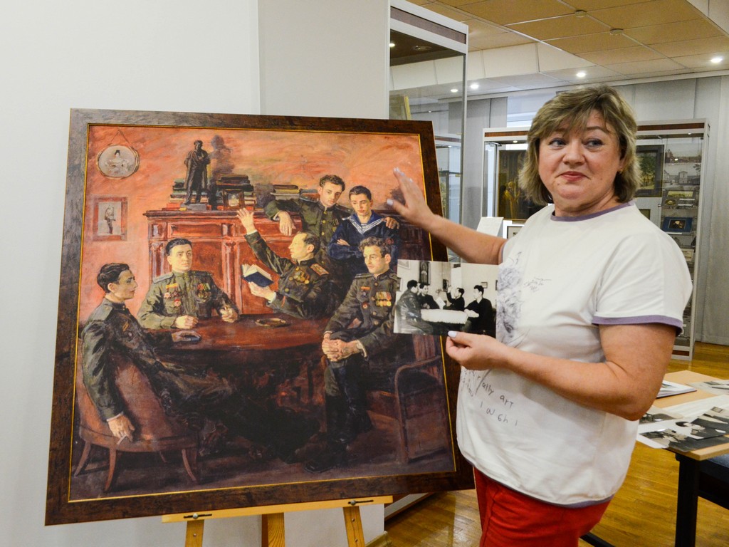 Валентина Павлова и картина «Групповой портрет потомков А. С. Пушкина – участников Великой Отечественной войны»