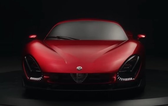 Гиперкар Alfa Romeo 33 Stradale стал открытием фестиваля скорости