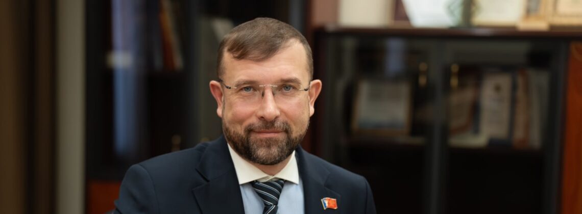 Александр Пестряков поздравил норильчанок с Международным женским днем