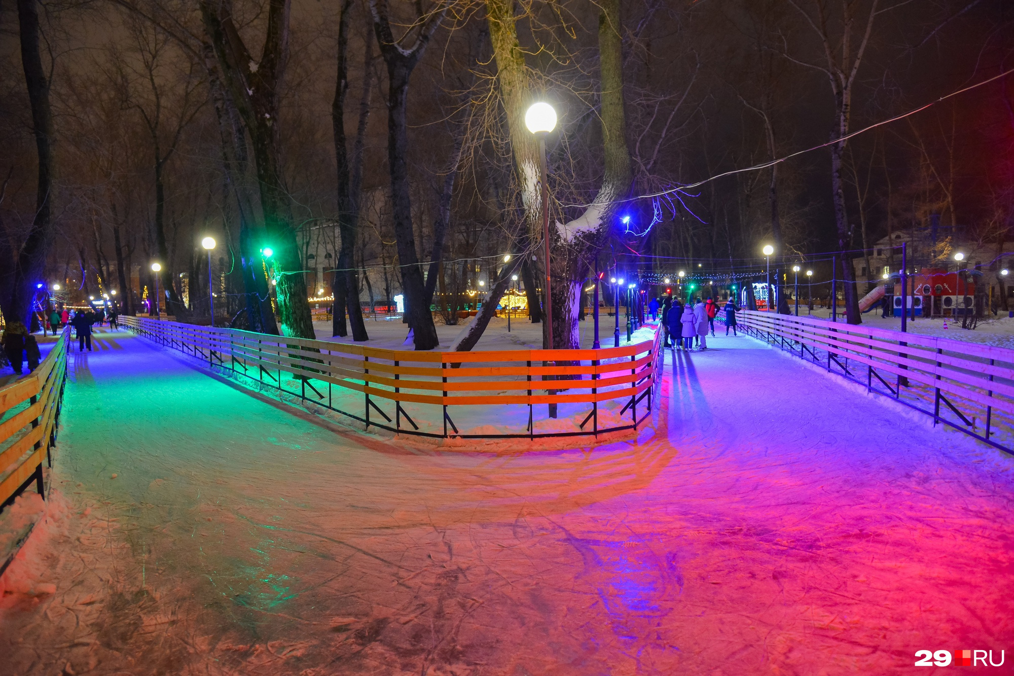 Каток у драмтеатра архангельск