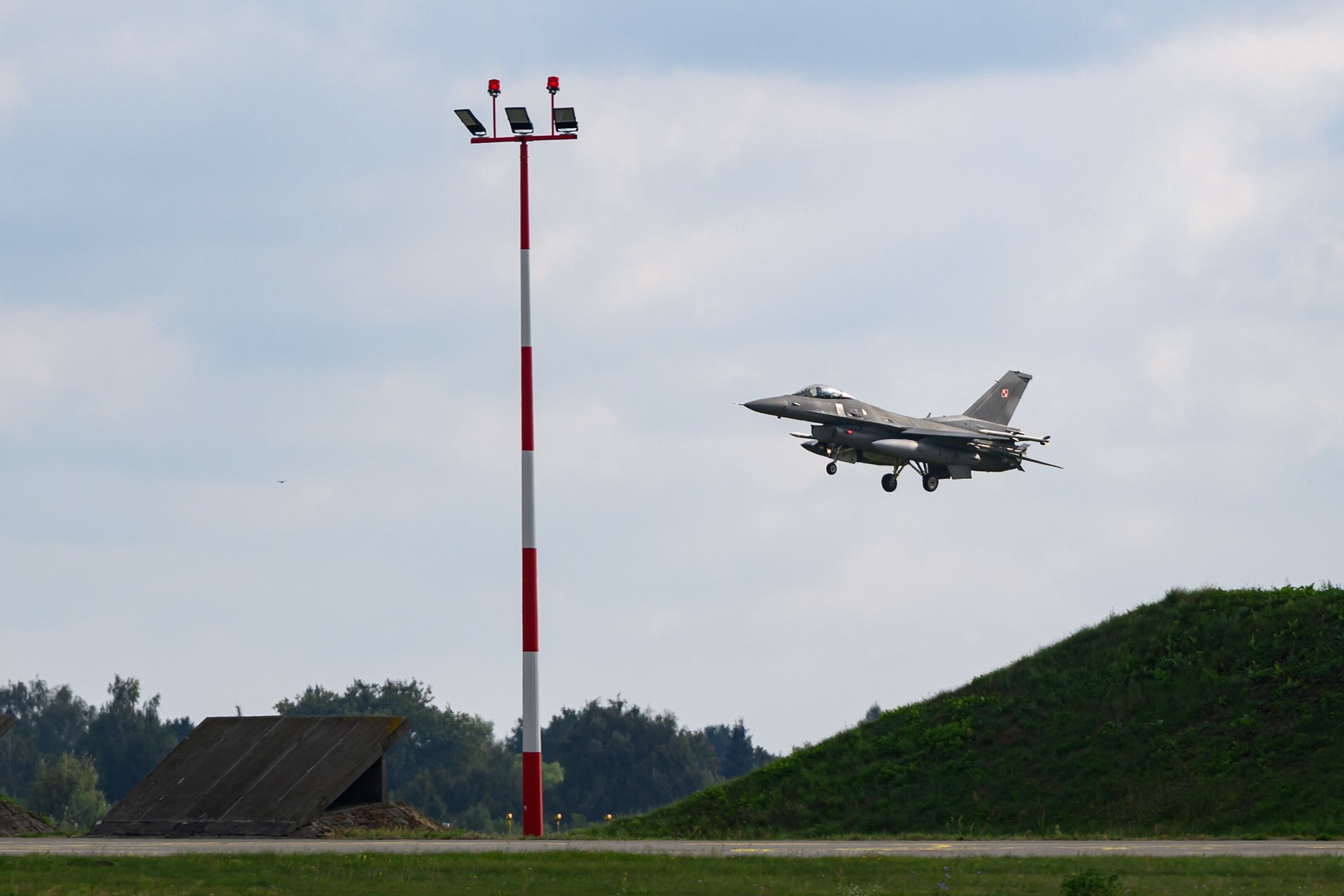 Польша запаниковала и подняла F-16 из-за «активности России»