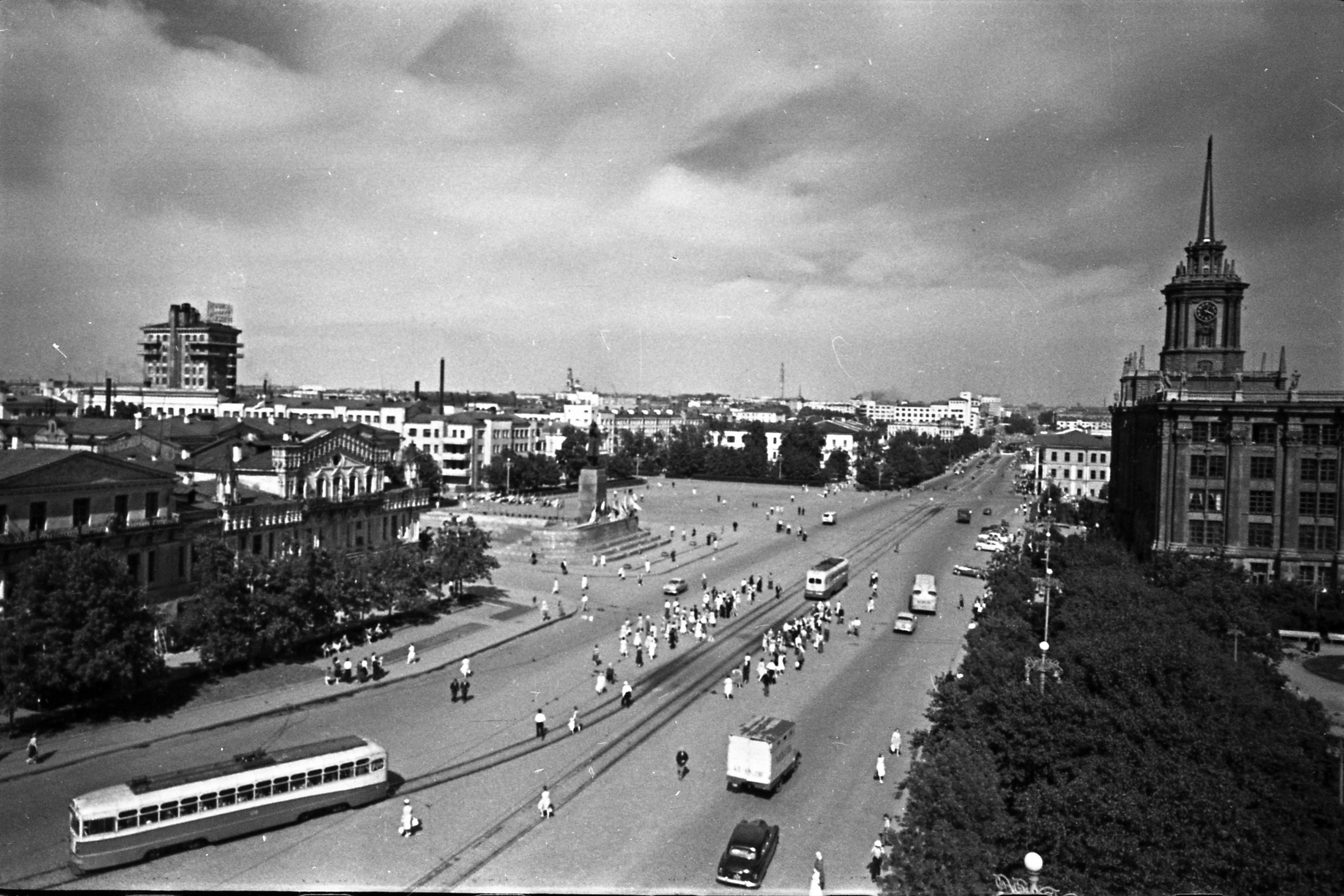 Свердловск время. Екатеринбург Свердловск, площадь 1905 года.. Свердловск 1905 год. Площадь 1905 Свердловск старые. Свердловск город площадь.