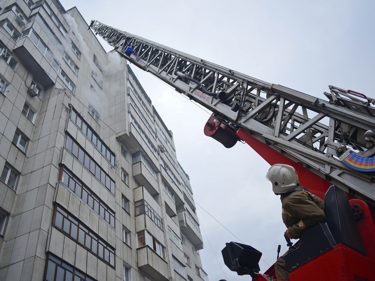 При пожаре в Кургане спасли двоих человек