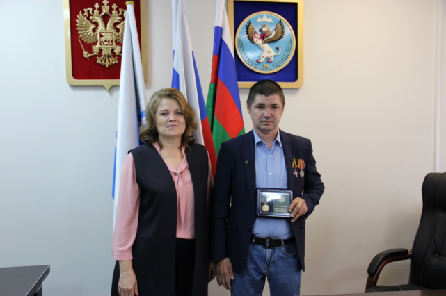Вручение ведомственной награды Минюста России адвокату Палаты адвокатов Республики Алтай
