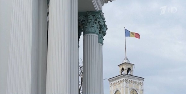 Власти Молдовы запретили крестный ход и разрешили гей-парад