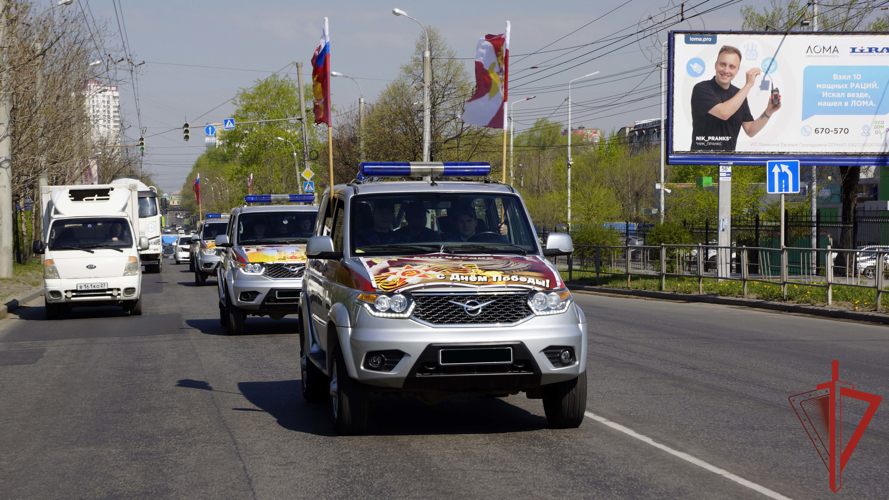 В Хабаровске росгвардейцы присоединились к Всероссийскому автопробегу «Вахта памяти. Сыны Великой Победы»