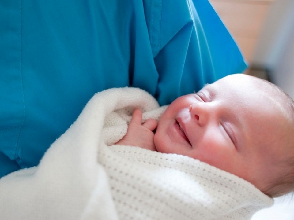 4 стал младенцем. джон стамос с сыном. с рождением тройни. 4 стал младенцем. 4 стал младенцем.