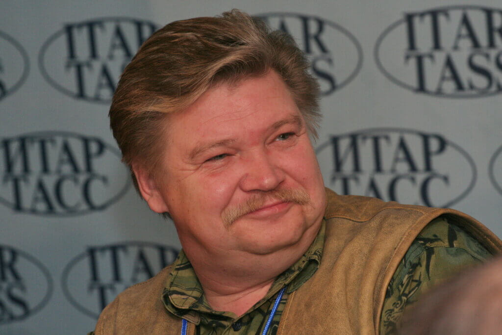 Юморист Бандурин рассказал, что бросил курить после сеанса гипноза